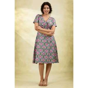 เดรสผ้าฝ้ายพิมพ์ลายหลากสี 100% แขนสั้น คอวี เอวธรรมชาติ เป็นมิตรกับสิ่งแวดล้อม สไตล์ลำลองสำหรับฤดูร้อน น้ำหนักเบา - Product Image 4