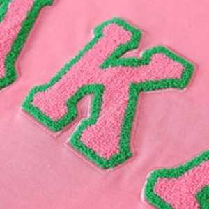Haut décontracté pour femme en chenille rose premium, brodé de lettres grecques, col rond, été, écologique - Product Image 6