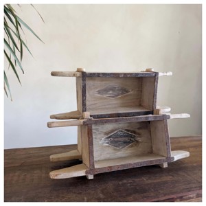 Moule à briques en bois de luxe de designer, jardinière florale unique, accent décoratif pour balcon et jardin, objet de présentation - Product Image 5