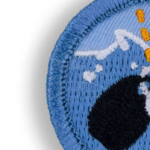 Patch brodé personnalisé thermocollant avec support thermosoudable, travail de broderie détaillé, parfait pour les uniformes, les sacs, les manteaux et les chapeaux. - Product Image 4