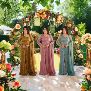 Traje Moderno de Fiesta TOP BOTTOM DUPATTA de Seda con Bordado de Lentejuelas, Largo hasta la Rodilla, Corte Regular - Product Image 1