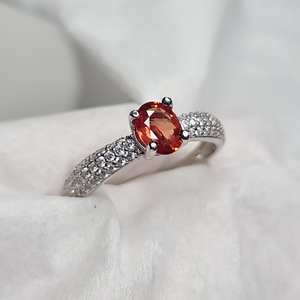 Bague solitaire en argent 925 avec saphir orange Songea, bijoux en pierres précieuses faits à la main, cadeau élégant et luxueux pour femmes - Product Image 3