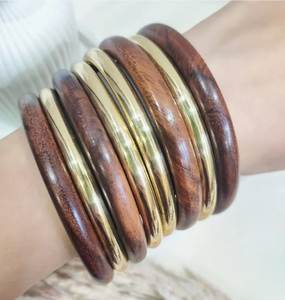 Craft Emporium Exporta Conjuntos de Joyería de Madera Artificial Hechos a Mano, Brazaletes de Color Madera Natural, 4 Tamaños, Múltiples Formas, Duraderos - Product Image 1