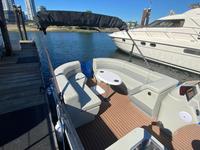 Bateau de tourisme panoramique de luxe de 19 pieds en aluminium avec console centrale pour divertissement, pêche et sports, moteur hors-bord de 80 CV