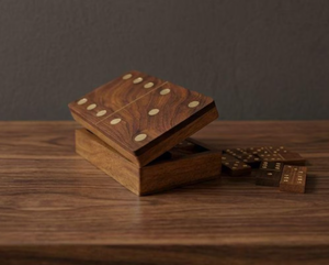 Jeu de société d'intérieur artisanal en résine et bois, écologique, avec dominos en bois de rose indien et jeu de tic-tac-toe - Product Image 5