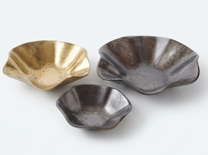 Cuencos Metálicos Hechos a Mano de Primera Calidad, Estilo Minimalista, Acabado Pulido en Tonos Dorados y Oscuros para Servir Alimentos y Decorar la Mesa - Product Image 5