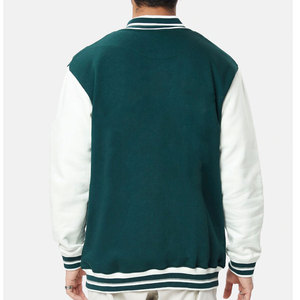 Chaqueta Letterman de Invierno a la Moda que Combina Materiales de Calidad y un Atractivo Urbano Atemporal - Product Image 4