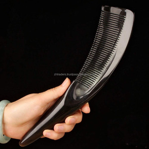 หวีทำมือจากเขาควาย เป็นมิตรกับสิ่งแวดล้อม สำหรับใช้ในร้านเสริมสวย รับทำโลโก้ ช่วยให้ผมเรียบลื่น ไม่พันกัน ดูแลเส้นผมให้แข็งแรง - Product Image 4