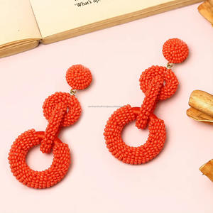 Boucles d'oreilles artisanales brodées à la mode avec forme de crochet pour fiançailles de cadeau de fête de mariage - Product Image 2