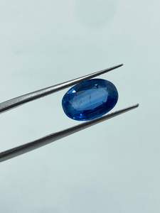 พลอยไคยาไนต์สีน้ำเงินเข้มคุณภาพสูง รูปทรงวงรี ขนาด 7.50x11 มม. น้ำหนัก 2.90 กะรัต แบบเม็ดเดี่ยว สำหรับทำเครื่องประดับ - Product Image 3