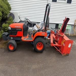 Tractor Kubota de Uso Pesado con Quitanieves, Motor de Alto Torque, Sistema Eficiente de Remoción de Nieve - Product Image 1