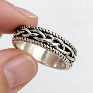 Anillo de Plata de Ley con Nudo Celta Hecho a Mano para Mujer, Anillo de Pulgar con Nudo Infinito - Product Image 1