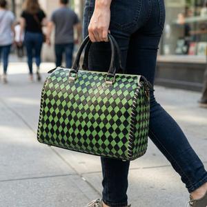 Bolsa de Viaje de Cuero Genuino a Cuadros Verde y Negro de Lujo, con Cierre de Cremallera, Ligera, Portátil y Duradera - Product Image 4