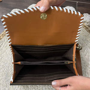 Cartera de Cuero Vacuno Hecha a Mano de Primera Calidad, Nueva Llegada, con Correa de Muñeca, Diseño Floral, Perfecta para Uso Diario - Product Image 6