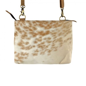 Bolso Bandolera de Cuero con Detalle de Remaches, Dos Correas, Estilo Bohemio, Cuero Genuino de Vaca, Alta Calidad - Product Image 2