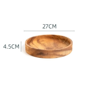 Plateau de service élégant en bois, rustique et naturel, à motifs décoratifs, mobile, pour usage décoratif. - Product Image 3