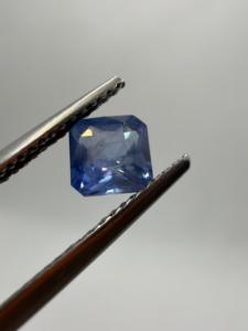 Saphir bleu bleuet naturel 5 mm 1,02 ct, pierre précieuse facettée en vrac, effet chromatique, certifié par un tiers, origine LK, bijoux - Product Image 1