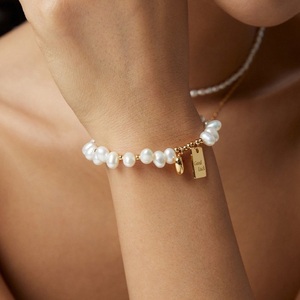 Pulsera de Corazón Cuadrado de la Suerte Encantadora, Joyería de Moda con Cuentas para la Muñeca, Accesorio Romántico para Regalo para Mujeres y Niñas, Uso Diario y Fiestas - Product Image 1