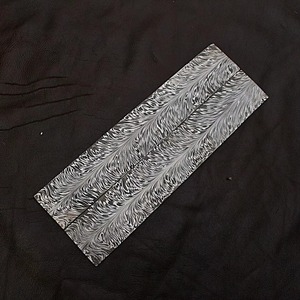 Cuchillo con mango de acero inoxidable, hoja de acero de Damasco con patrón de plumas, billete forjado a mano de primera calidad, hoja de metal de alto contenido de carbono - Product Image 1