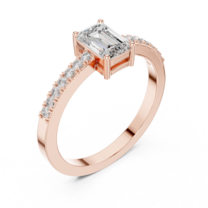 Anillo de Compromiso Art Deco con Moissanita Corte Esmeralda y Banda con Incrustaciones de Piedras en Oro Rosa sobre Acero Inoxidable - Product Image 3