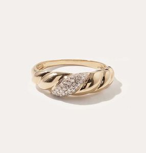 Anillo de Boda de Moissanita con Corte Redondo y Engaste Pavé, Plata de Ley 925, Apilable, para Aniversario Nupcial, Elegante Regalo para Ella - Product Image 1