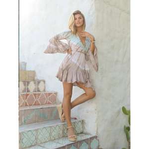 Robe courte bohème tie-dye pour femme, col en V profond, manches longues, ourlet à volants, robe courte d'été pour la plage - Product Image 1