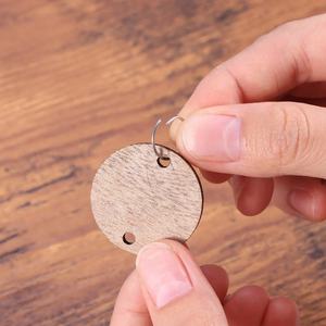 Ornements en bois faits à la main forme ronde unie trous symétriques utilisés cordes suspendues décoratives maison chambre cadre en bois Photo décor - Product Image 6