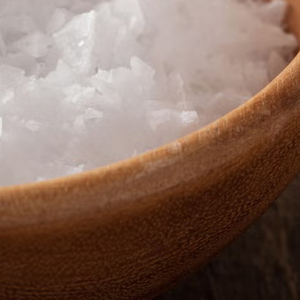 Sel de mer blanc naturel grossier pour la cuisine, l'assaisonnement alimentaire et les applications culinaires - Product Image 2
