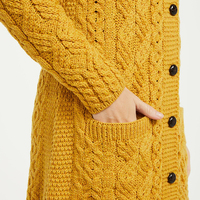 Meistverkaufte Damen Gemütliche Übergroße Gelbe Zopfmuster-Strickjacke Warme Knopf-Cardigan im High-Street-Stil Winter-Pullover OEM ODM Service