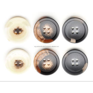 Bouton à bascule naturel en corne personnalisé fini deux trous bouton en os de corne boutons en corne de boeuf pour manteaux - Product Image 1