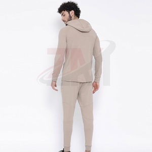 Ensemble de survêtement tendance pour homme, style streetwear, pour l'extérieur, disponible en différents matériaux et designs, prix abordable, personnalisable. - Product Image 3