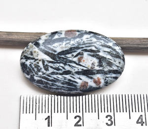AAMNA GEMS Cabochon de pierre précieuse artisanal en Hornblende naturelle de haute qualité, taille brillante, couleurs blanc et noir, taille personnalisable, troisième qualité - Product Image 1