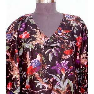 Vestido Maxi Bodycon de Algodón Ecológico Hecho a Mano con Estampado Floral Indio y Cuello en V - Diseño Sexy con Logotipo Frontal para Uso Diario y Ropa de Dormir para Mamás - Product Image 2