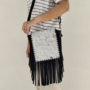 Bolso bandolera de cuero genuino con flecos de pelo de vaca estilo gitano, bolso de hombro bohemio para mujer, estilo western, personalizado OEM, bolso rústico de vaquera. - Product Image 2