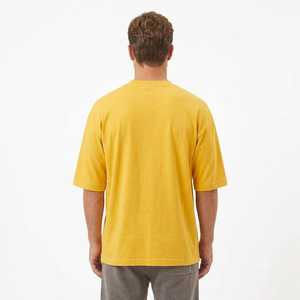 T-shirt pour homme en coton 100% de haute qualité, coupe ample, épaules tombantes, jaune, impression de logo personnalisée - Product Image 3