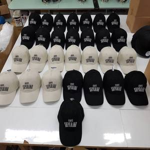 หมวกแก๊ป Snapback 6 แผง รุ่น Superior สำหรับทุกเพศ ทำจากผ้าฝ้ายแคนวาส สไตล์ลำลอง สตรีทแวร์ สีพื้น ปรับขนาดได้ สีดำ สีเบจ ปีกหมวกแบน - Product Image 1