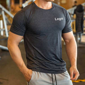 Camiseta Deportiva de Manga Corta para Hombre, Color Gris Oscuro, de Secado Rápido, Cuello Redondo, Corte Ajustado, 100% Poliéster, Logotipo con Transferencia Térmica en la Parte Delantera - Product Image 1