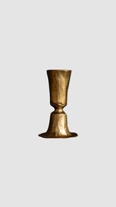Fabriqué avec des finitions élégantes en fer forgé, de qualité durable et aux designs intemporels, parfait pour les intérieurs modernes et luxueux. - Product Image 3