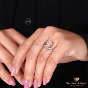 แหวนทองคำแท้ 14K ดีไซน์มงกุฎทรงลูกแพร์ ประดับเพชร CVD แล็บโกรว์ น้ำหนัก 2.00 กะรัต สี E ความสะอาด VVS2 รับรองโดย IGI สำหรับผู้หญิง - Product Image 4