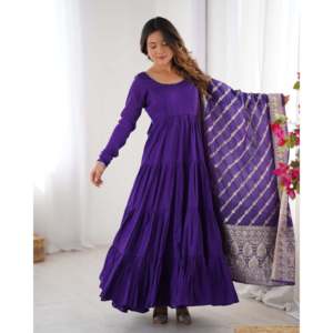 Robe Anarkali violette de créateur NKB avec pantalon et dupatta pour les fêtes, taille XS, en polyester - Product Image 5