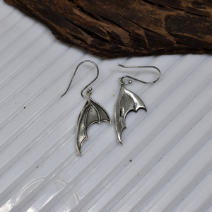 Divyansh Gems Jewellers Boucles d'oreilles pendantes Aile de chauve-souris en argent oxydé, style gothique, Aile de vampire, faites à la main, bijoux de luxe et de caractère pour - Product Image 4