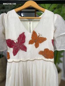 Magnifique robe en organza avec papillon peint à la main et broderies, exportateur indien, vente en gros - Product Image 3