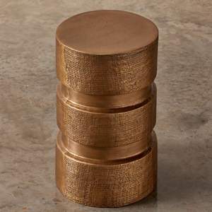 Table d'appoint moderne en métal, idéale pour le coin du canapé, le balcon et comme alternative élégante à une table de chevet. - Product Image 1