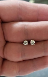 ต่างหูเพชร 14K ทองคำ 0.25 กะรัต เพชรสร้างในห้องปฏิบัติการ ดีไซน์เรียบหรู เหมาะสำหรับผู้หญิง สวมใส่ได้ทุกวัน ของขวัญวันครบรอบ - Product Image 3