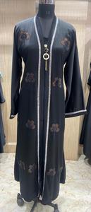 Abaya noire brodée florale respirante et lavable, col en V, longueur ras du sol, robe de soirée modeste, manches longues, tenue formelle islamique pour femme - Product Image 4