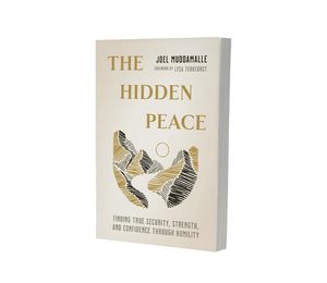 La paz oculta de Joel Muddamalle, libro en inglés de bolsillo, ficción, autoayuda basada en la fe y fortaleza espiritual - Product Image 1