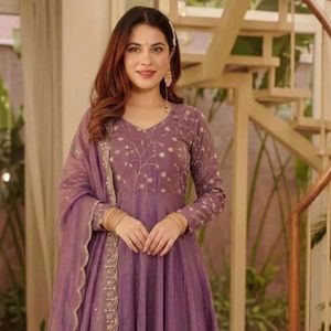 Traje Anarkali de Diseñador, Lino Cosmos Pesado con Bordado y Lentejuelas, de Secado Rápido, para Fiestas y Bodas, con Pantalón y Dupatta, Completamente Cosido - Product Image 3