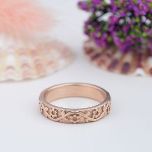Bague en argent plaqué or S925 avec moissanite Pahal Jewels pour femme, design simple matelassé gravé, bijoux fins de luxe pour tous les jours - Product Image 1