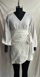 Vestido Mini Blanco Puro y Sencillo para un Estilo sin Esfuerzo, Elegante Vestido Mini Blanco Minimalista para Mujer, Moderno Vestido Mini Blanco Sencillo - Product Image 2