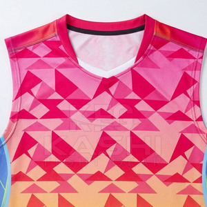 Nouvelle arrivée : uniforme de volley-ball personnalisable imprimé, fabriqué en polyester 100 %, matière respirante qui garde au frais et au sec pendant les matchs - Product Image 5